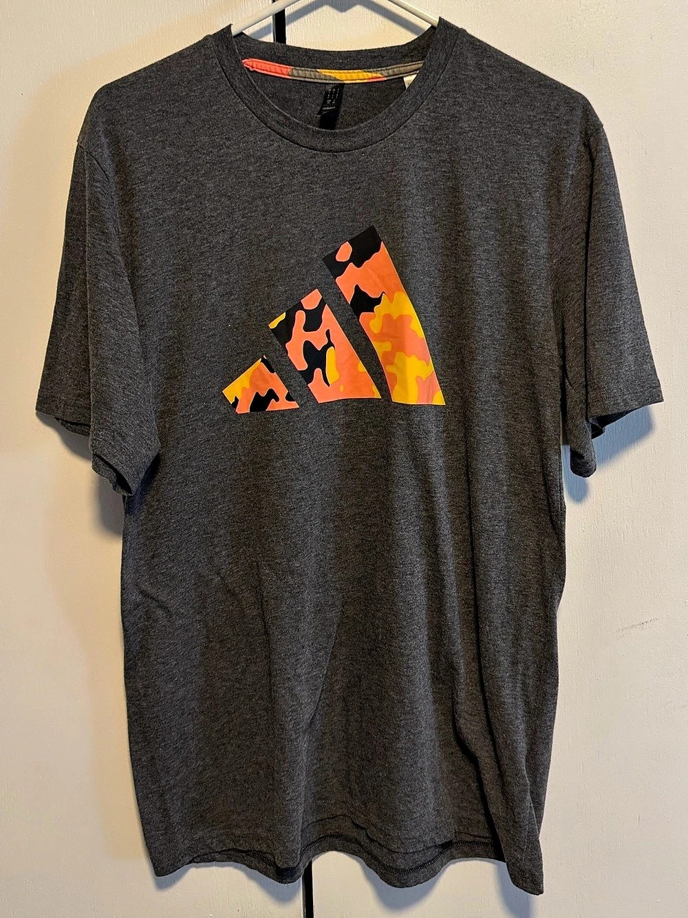 adidas Camo Badge of Sport Graphic Tee Gray Large G27